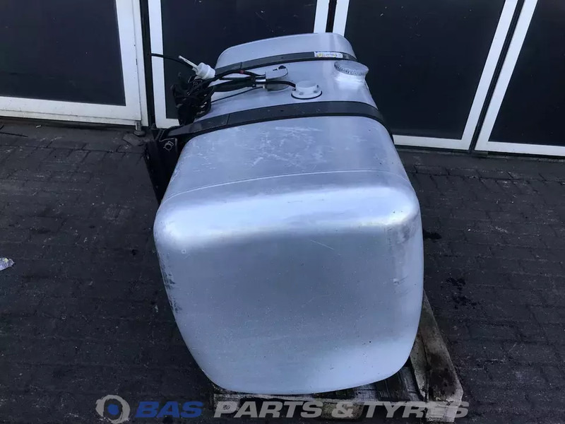 Mercedes-Benz Brandstoftank Mercedes 570 Liter A 960 475 27 03 - Fuel tank for Truck: picture 4 Mercedes-Benz Brandstoftank Mercedes 570 Liter A 960 475 27 03 - Fuel tank for Truck: picture 4