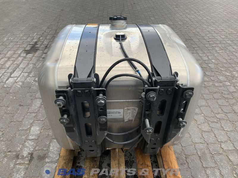 Mercedes-Benz - Fuel tank for Truck: picture 3 Mercedes-Benz - Fuel tank for Truck: picture 3