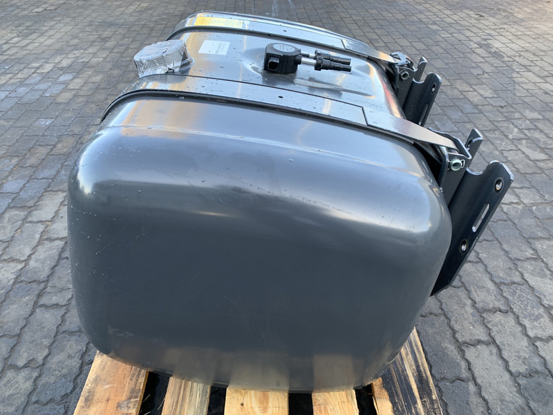 Mercedes-Benz - Fuel tank for Truck: picture 2 Mercedes-Benz - Fuel tank for Truck: picture 2