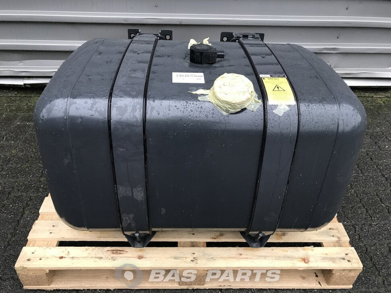 Mercedes-Benz - Fuel tank for Truck: picture 1 Mercedes-Benz - Fuel tank for Truck: picture 1