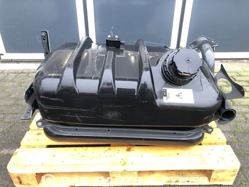 Mercedes-Benz - Fuel tank for Truck: picture 1 Mercedes-Benz - Fuel tank for Truck: picture 1