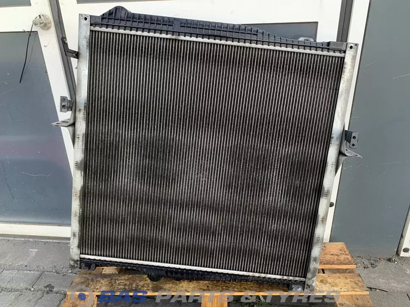 Renault - Radiator for Truck: picture 2 Renault - Radiator for Truck: picture 2