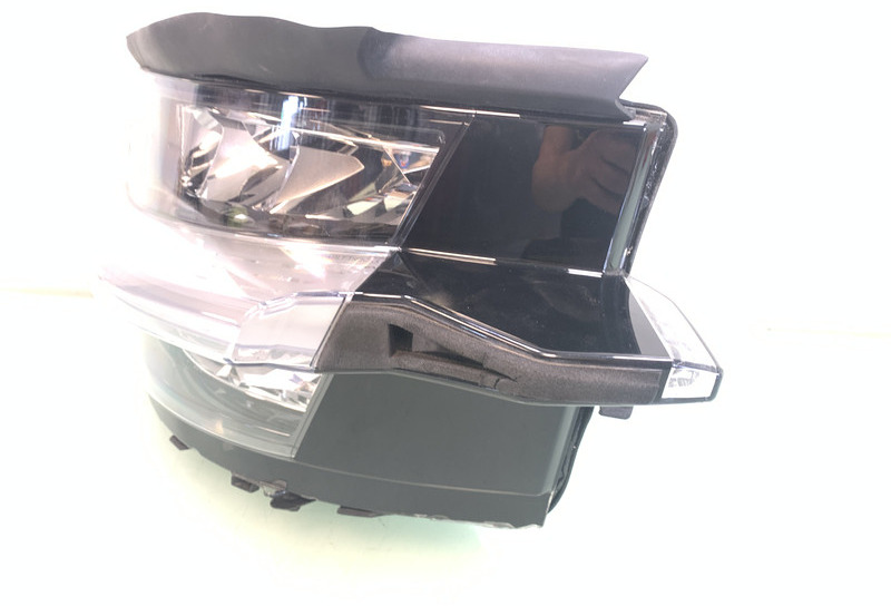 Renault - Headlight for Truck: picture 2 Renault - Headlight for Truck: picture 2