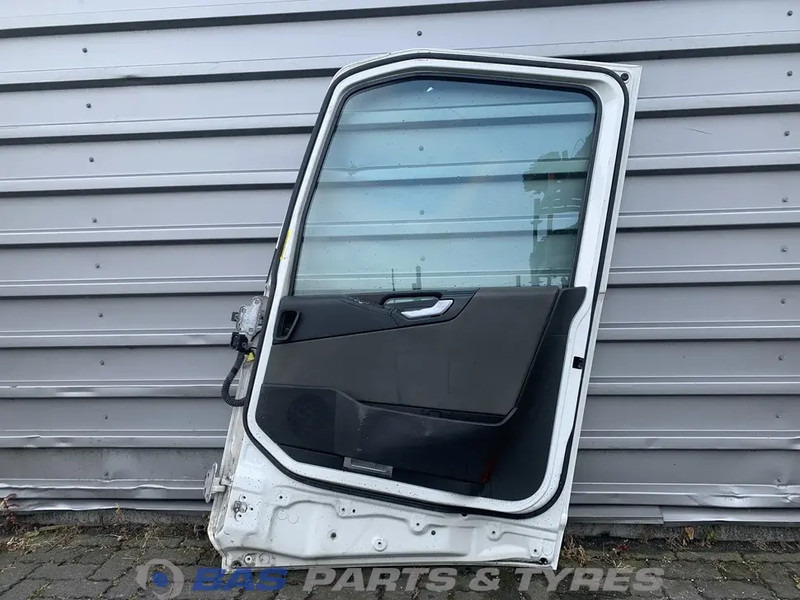 Volvo FH4 - Door and parts for Truck: picture 2 Volvo FH4 - Door and parts for Truck: picture 2