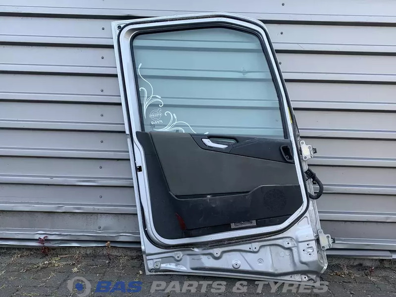 Volvo FH4 - Door and parts for Truck: picture 2 Volvo FH4 - Door and parts for Truck: picture 2