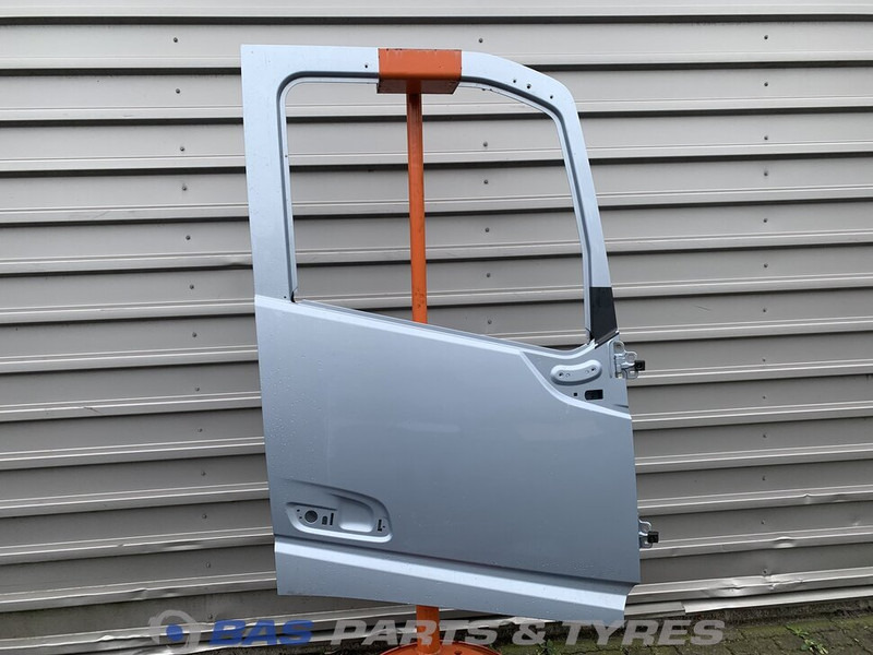 Volvo FH4 - Door and parts for Truck: picture 1 Volvo FH4 - Door and parts for Truck: picture 1