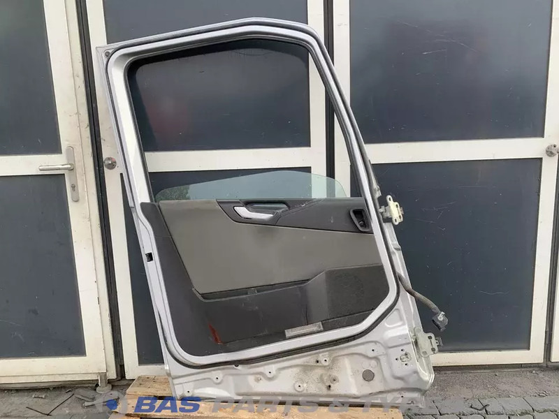 Volvo FH4 Portier Links Volvo 82183078 - Door and parts for Truck: picture 2 Volvo FH4 Portier Links Volvo 82183078 - Door and parts for Truck: picture 2