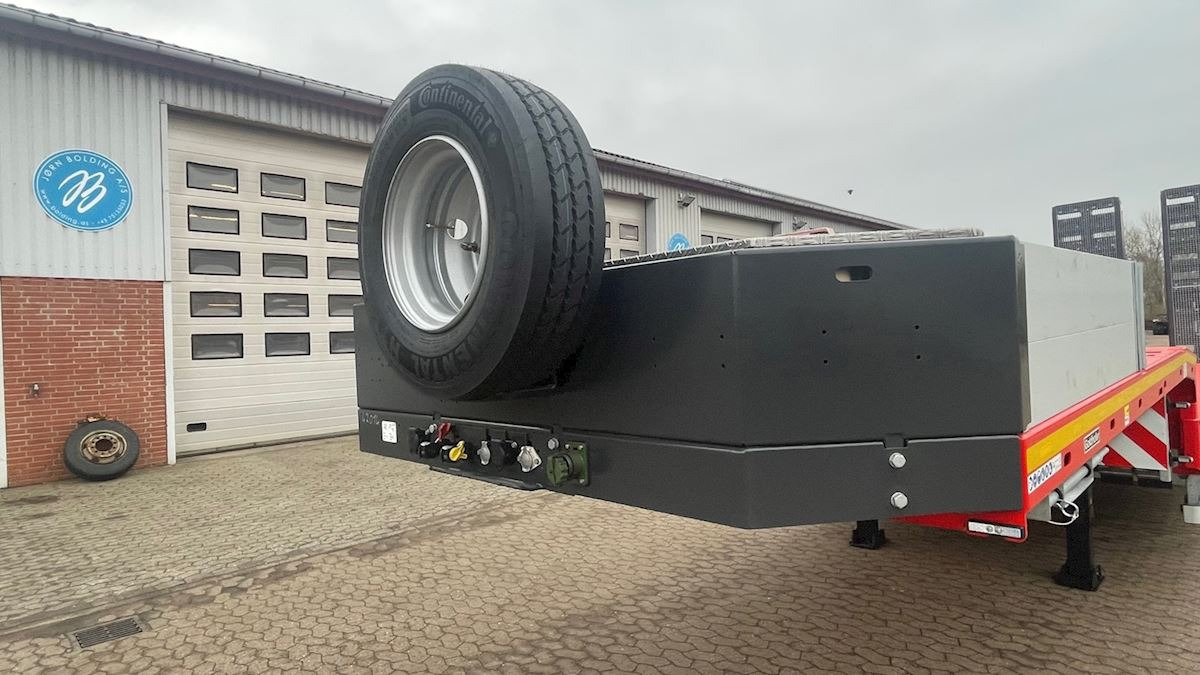 Low loader semi-trailer Goldhofer STN-L 4: picture 12