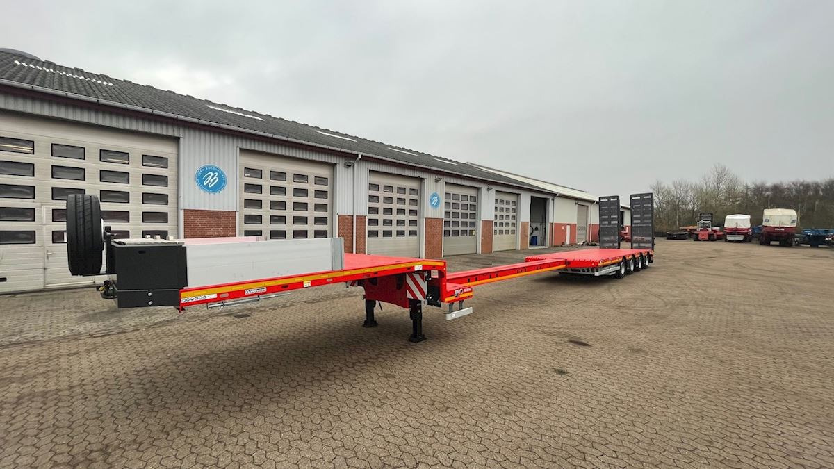 Low loader semi-trailer Goldhofer STN-L 4: picture 6