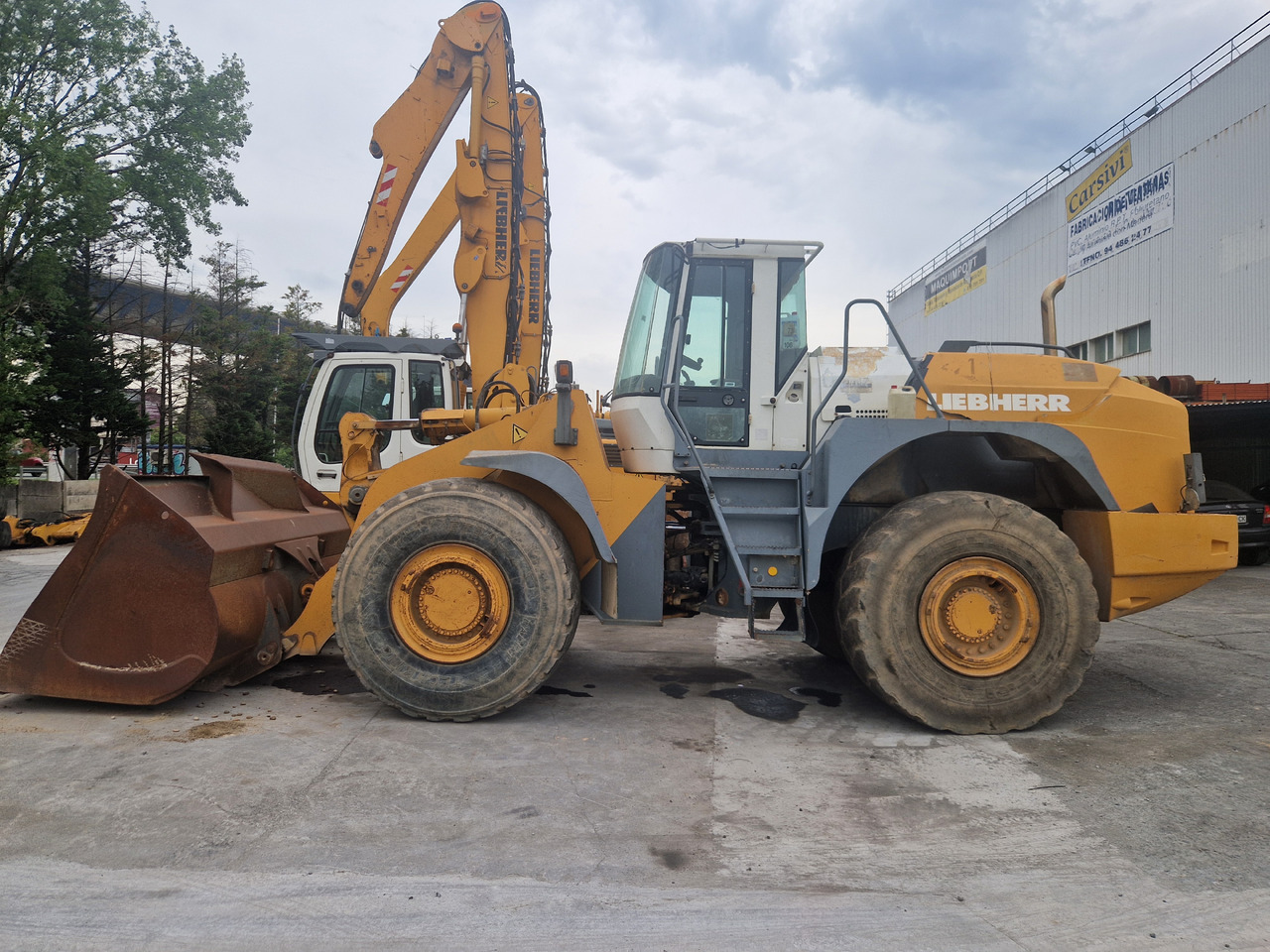 LIEBHERR L564 N/S: 4620899 (2001)  - Wheel loader: picture 1 LIEBHERR L564 N/S: 4620899 (2001)  - Wheel loader: picture 1