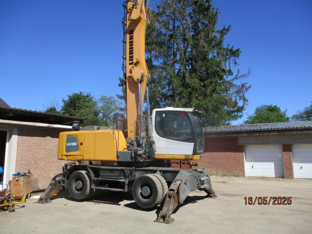 LIEBHERR LH30 M - Waste/ Industry handler: picture 2 LIEBHERR LH30 M - Waste/ Industry handler: picture 2