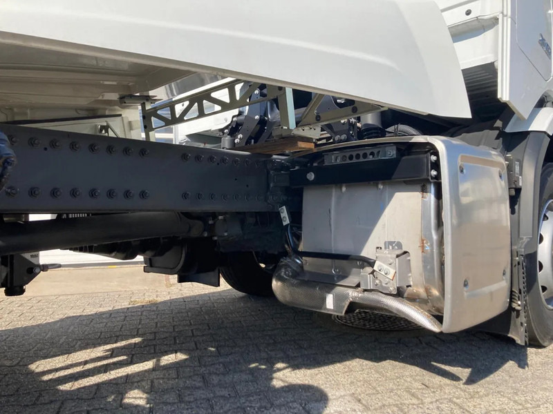 Lease a DAF XD 450 FAN CHASSIS SLEEPER CAB PTO STEERING LIFTAXLE 480WB - NEW DAF XD 450 FAN CHASSIS SLEEPER CAB PTO STEERING LIFTAXLE 480WB - NEW: picture 13