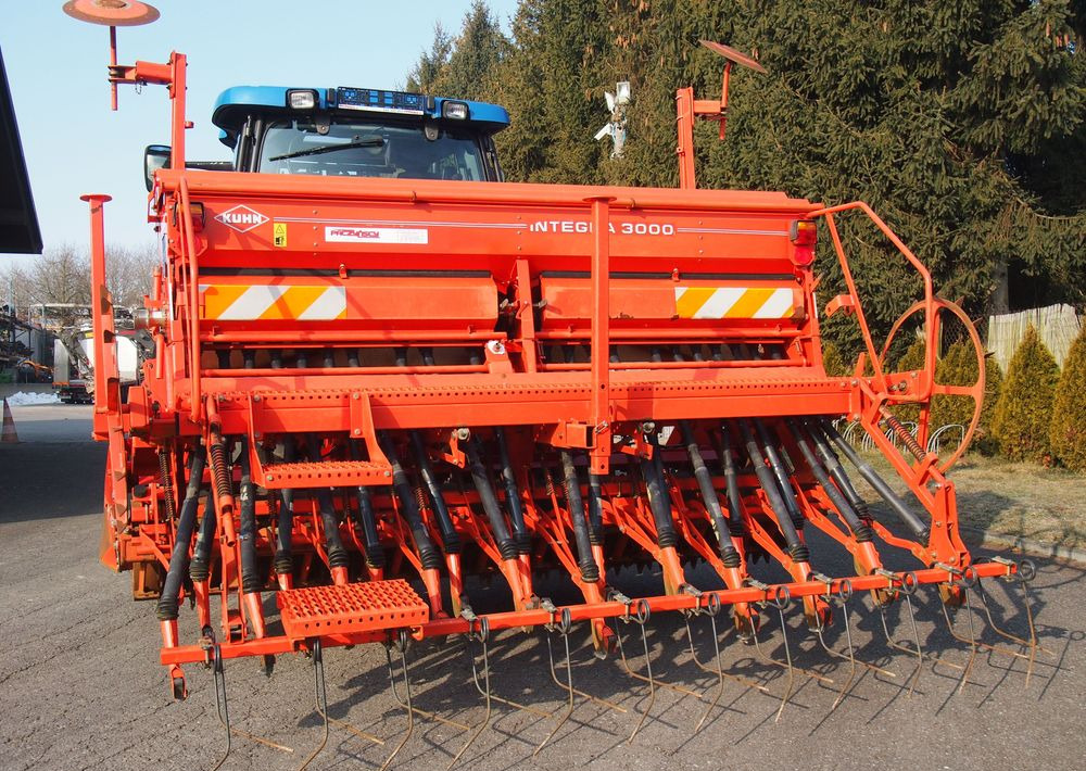 Agregat uprawowo-siewny Kuhn Kuhn HRB302D I INTEGRA 3000 2002 Brona wirowa + siewnik KUHN agregat uprawowo-siewny 3m - Combine seed drill: picture 5 Agregat uprawowo-siewny Kuhn Kuhn HRB302D I INTEGRA 3000 2002 Brona wirowa + siewnik KUHN agregat uprawowo-siewny 3m - Combine seed drill: picture 5