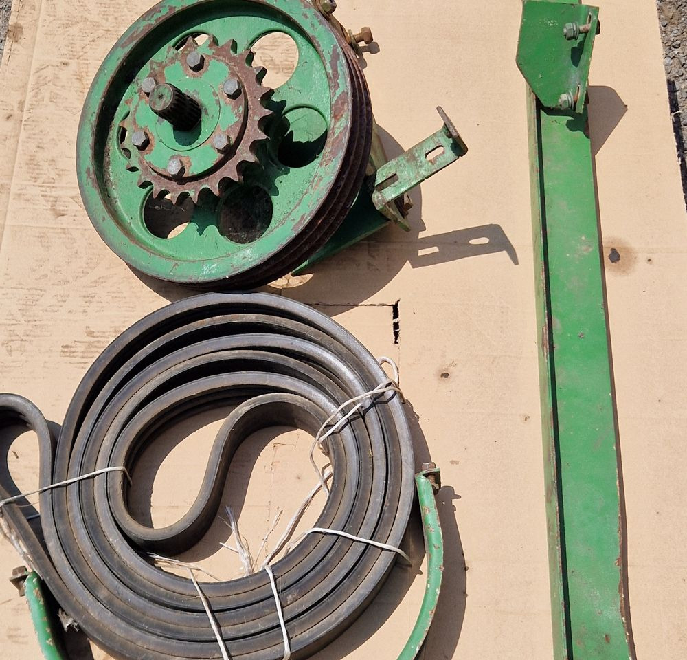 Wyposażenie John deere 965, 975, 1065, 1075, 1166, 1177, 1170 2000 Przystawka do John Deere do napędu hedera do kukurydzy - Attachment for Agricultural machinery: picture 1 Wyposażenie John deere 965, 975, 1065, 1075, 1166, 1177, 1170 2000 Przystawka do John Deere do napędu hedera do kukurydzy - Attachment for Agricultural machinery: picture 1