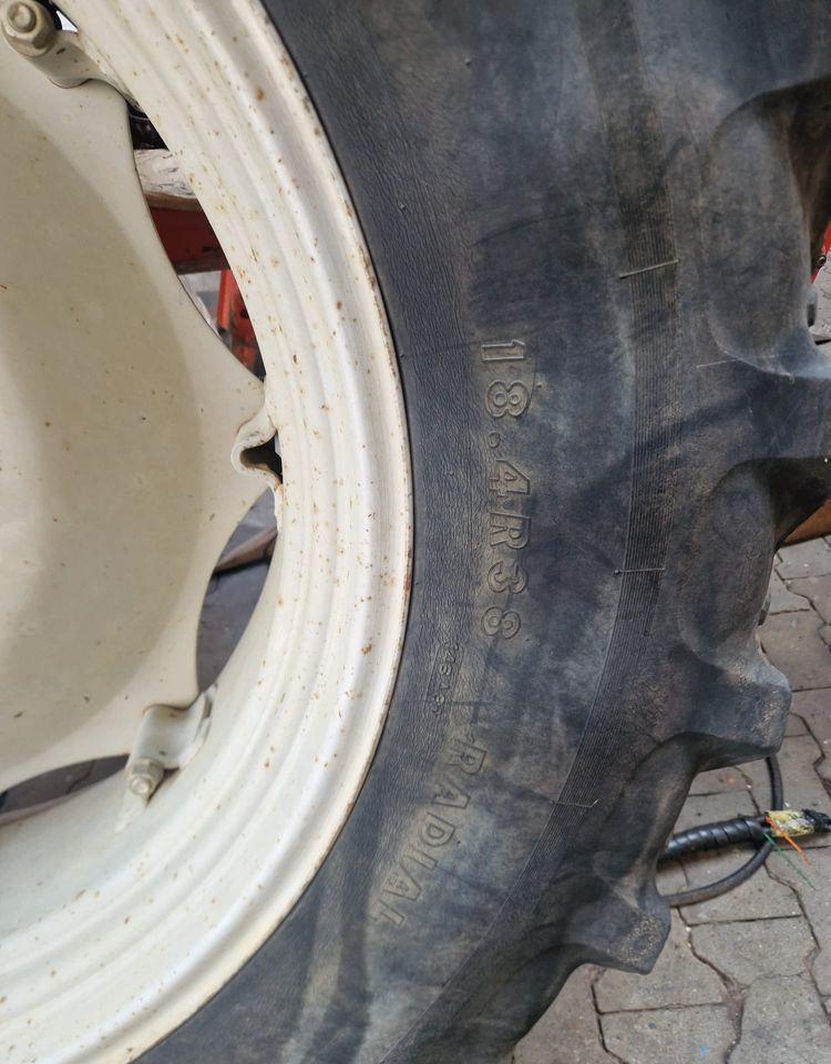 Części do Ciągnika Massey Ferguson MF 3000, 6000 Koła tylne 18,4R38 do ciągnika MF - Wheel and tire package for Agricultural machinery: picture 3 Części do Ciągnika Massey Ferguson MF 3000, 6000 Koła tylne 18,4R38 do ciągnika MF - Wheel and tire package for Agricultural machinery: picture 3