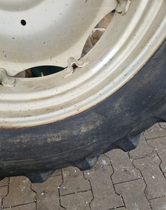 Części do Ciągnika Massey Ferguson MF 3000, 6000 Koła tylne 18,4R38 do ciągnika MF - Wheel and tire package for Agricultural machinery: picture 2 Części do Ciągnika Massey Ferguson MF 3000, 6000 Koła tylne 18,4R38 do ciągnika MF - Wheel and tire package for Agricultural machinery: picture 2