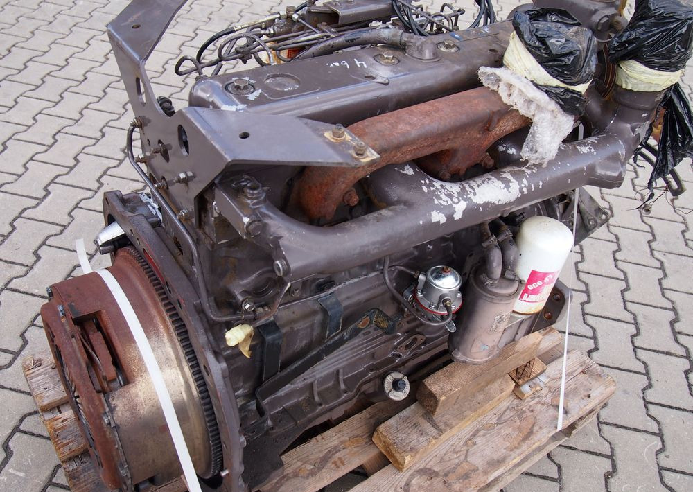 Części do Ciągnika Massey Ferguson MF 3000 Silnik 6 cylindrowy Perkins A6.354
Ciśnienie oleju na wolnych obrotach 4bary - Engine for Agricultural machinery: picture 5 Części do Ciągnika Massey Ferguson MF 3000 Silnik 6 cylindrowy Perkins A6.354
Ciśnienie oleju na wolnych obrotach 4bary - Engine for Agricultural machinery: picture 5