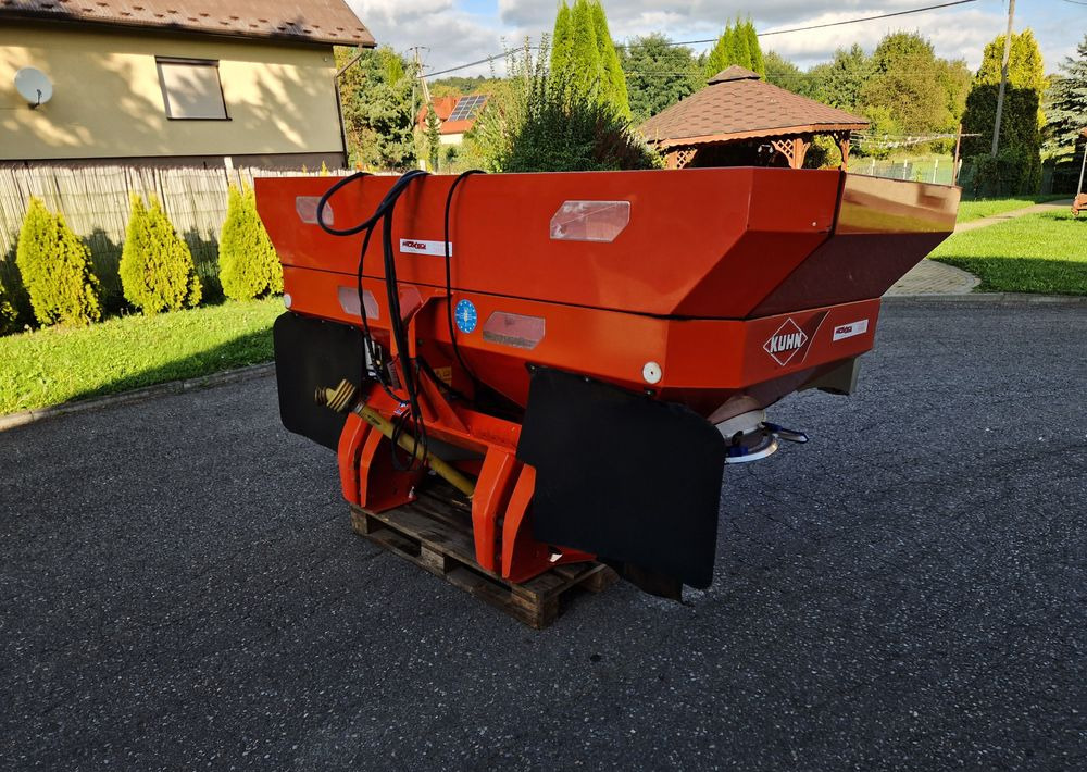 Rozsiewacz nawozów Kuhn AXIS 30,1 2008 Rozsiewacz KUHN RAUCH - Fertilizer spreader: picture 3 Rozsiewacz nawozów Kuhn AXIS 30,1 2008 Rozsiewacz KUHN RAUCH - Fertilizer spreader: picture 3