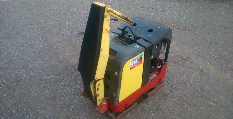 Ubijarka Dynapac LH 300 2006 - Vibratory plate: picture 3 Ubijarka Dynapac LH 300 2006 - Vibratory plate: picture 3