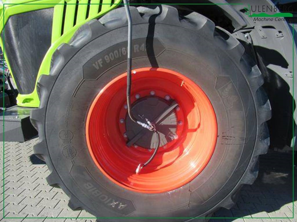 Farm tractor Claas Xerion 5000 Trac: picture 13