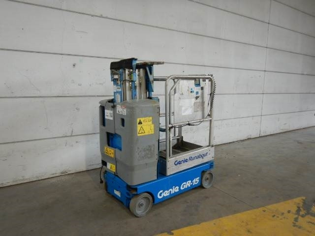 Genie GR15 - Vertical mast lift: picture 3 Genie GR15 - Vertical mast lift: picture 3