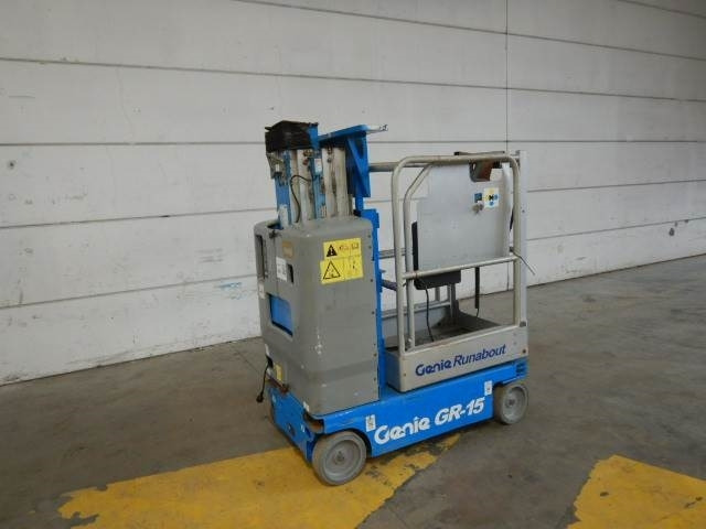 Genie GR15 - Vertical mast lift: picture 4 Genie GR15 - Vertical mast lift: picture 4