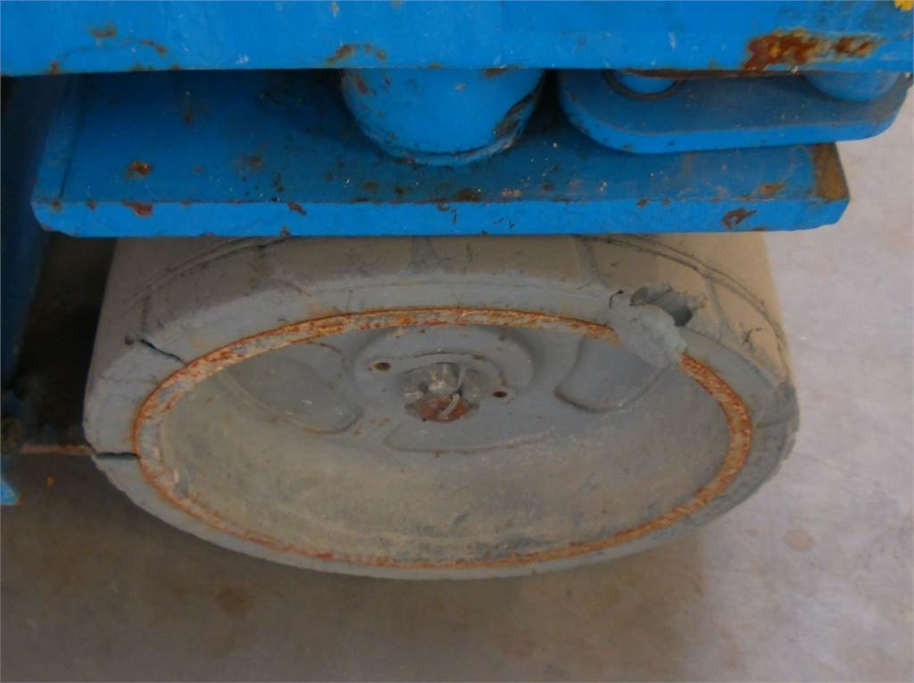 Scissor lift Genie GS2032: picture 13