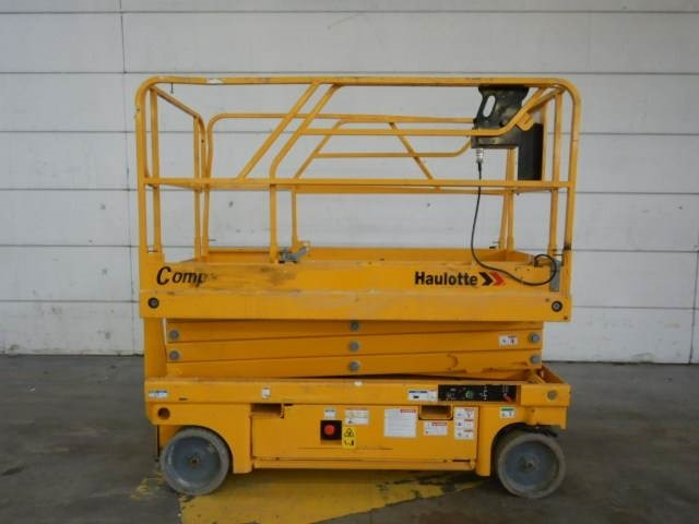 Haulotte Compact 10 - Scissor lift: picture 1 Haulotte Compact 10 - Scissor lift: picture 1