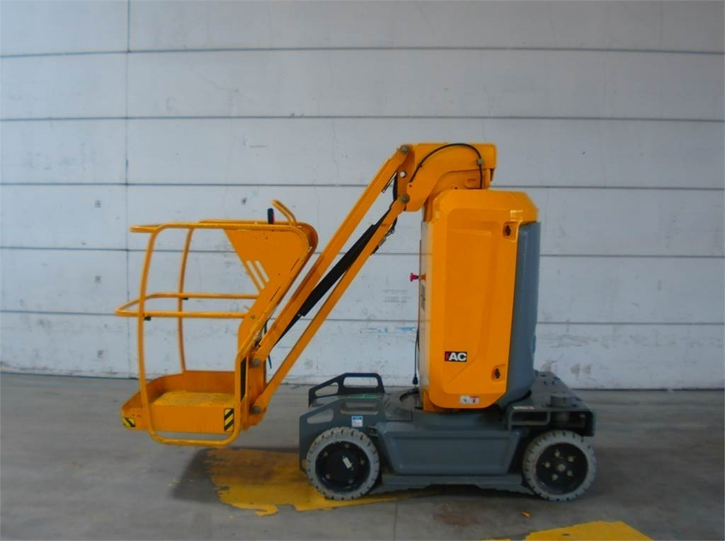 Haulotte STAR 10 - Vertical mast lift: picture 1 Haulotte STAR 10 - Vertical mast lift: picture 1