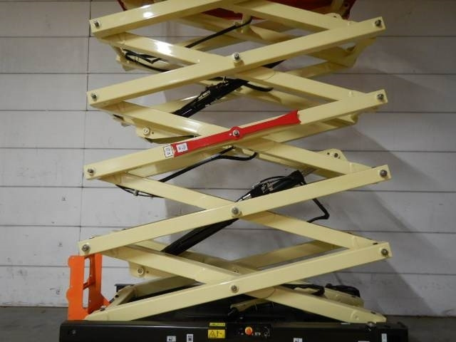 Scissor lift JLG R4045: picture 8
