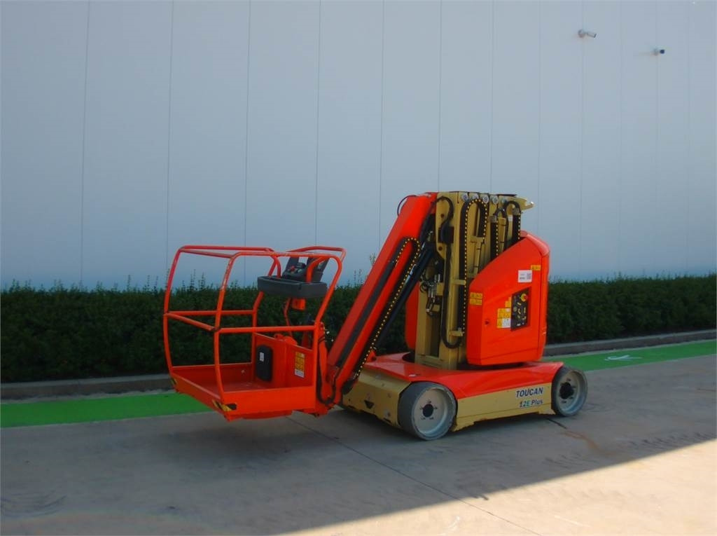 JLG Toucan 12E+ - Vertical mast lift: picture 2 JLG Toucan 12E+ - Vertical mast lift: picture 2