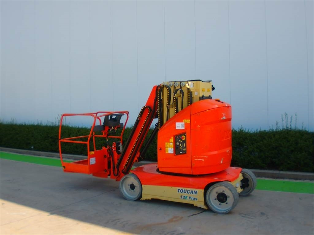 JLG Toucan 12E+ - Vertical mast lift: picture 3 JLG Toucan 12E+ - Vertical mast lift: picture 3