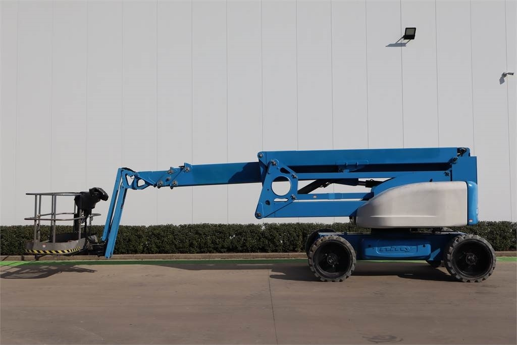 Niftylift HR28 - Articulated boom: picture 1 Niftylift HR28 - Articulated boom: picture 1