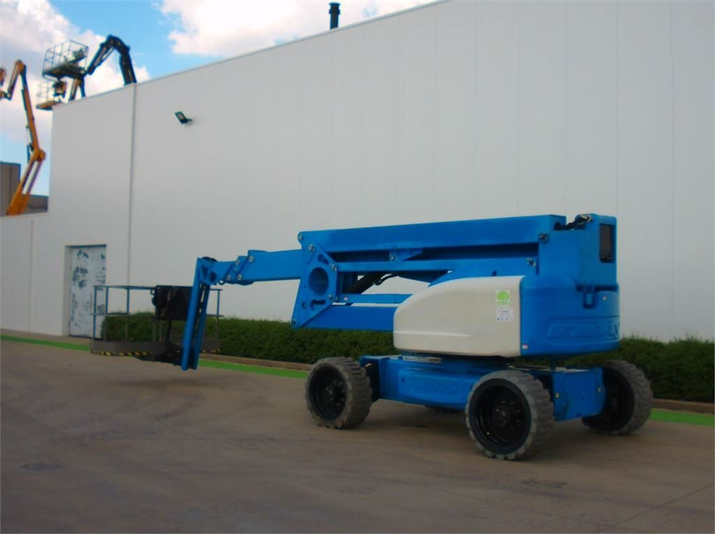 Niftylift HR28 - Articulated boom: picture 3 Niftylift HR28 - Articulated boom: picture 3