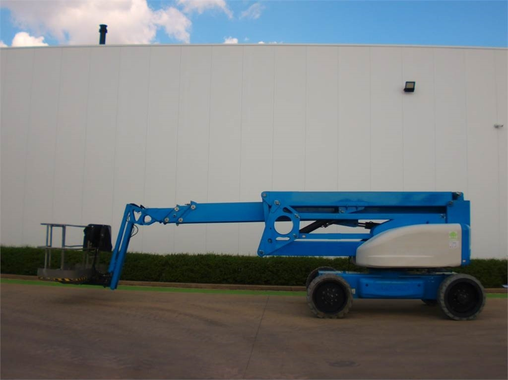 Niftylift HR28 - Articulated boom: picture 1 Niftylift HR28 - Articulated boom: picture 1