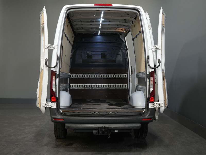 Mercedes-Benz Sprinter 316 2.2 CDI Aut. L2H2 EXPORT ONLY RWD LED/ Gev.Stoel/ Cruise/ Trekhaak - Panel van: picture 5 Mercedes-Benz Sprinter 316 2.2 CDI Aut. L2H2 EXPORT ONLY RWD LED/ Gev.Stoel/ Cruise/ Trekhaak - Panel van: picture 5