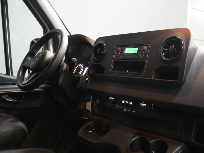 Mercedes-Benz Sprinter 316 2.2 CDI Aut. L2H2 EXPORT ONLY RWD LED/ Gev.Stoel/ Cruise/ Trekhaak - Panel van: picture 3 Mercedes-Benz Sprinter 316 2.2 CDI Aut. L2H2 EXPORT ONLY RWD LED/ Gev.Stoel/ Cruise/ Trekhaak - Panel van: picture 3
