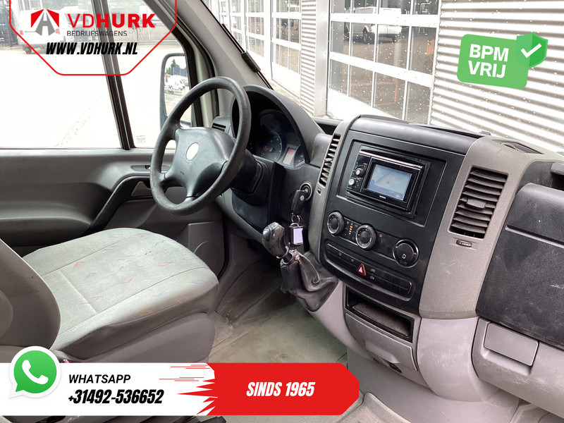 Volkswagen Crafter 35 2.5 TDI EXPORT ONLY Riem V.V/ APK 5-2026/ Imperiaal/ Gev.stoel/ 2.8T trekverm./ Navi/ Trekhaak/ Airco - Panel van: picture 3 Volkswagen Crafter 35 2.5 TDI EXPORT ONLY Riem V.V/ APK 5-2026/ Imperiaal/ Gev.stoel/ 2.8T trekverm./ Navi/ Trekhaak/ Airco - Panel van: picture 3