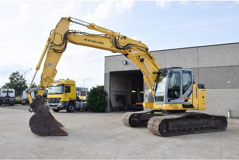 New Holland Kobelco E235B SR-LCT - Crawler excavator: picture 2 New Holland Kobelco E235B SR-LCT - Crawler excavator: picture 2