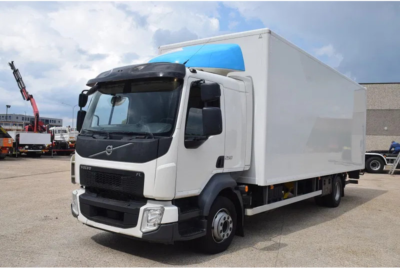 Volvo FL 250 - Box truck: picture 2 Volvo FL 250 - Box truck: picture 2