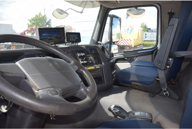Hook lift truck Volvo FM 370: picture 12