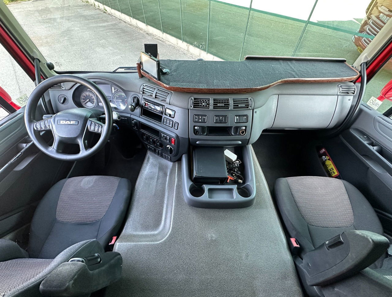 Box truck DAF CF 290 FA Space CAB Hardhouten Vloer 2500 KG Klep Nieuw Staat: picture 10
