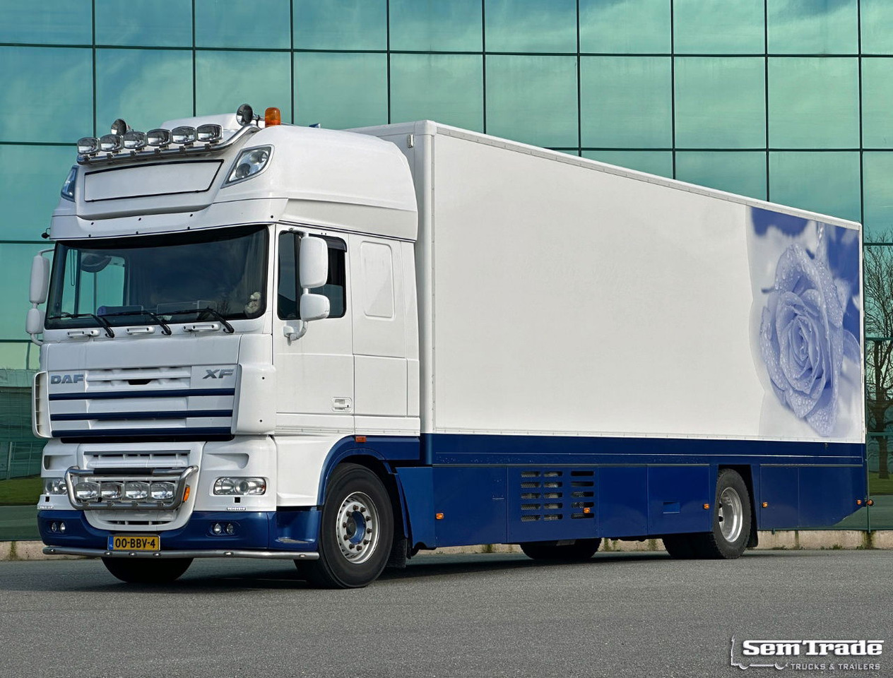 DAF XF 105.460 SSC 7 Karren BAK Bloemen Verkoop Koeling Klep Kachel - Refrigerator truck: picture 1 DAF XF 105.460 SSC 7 Karren BAK Bloemen Verkoop Koeling Klep Kachel - Refrigerator truck: picture 1