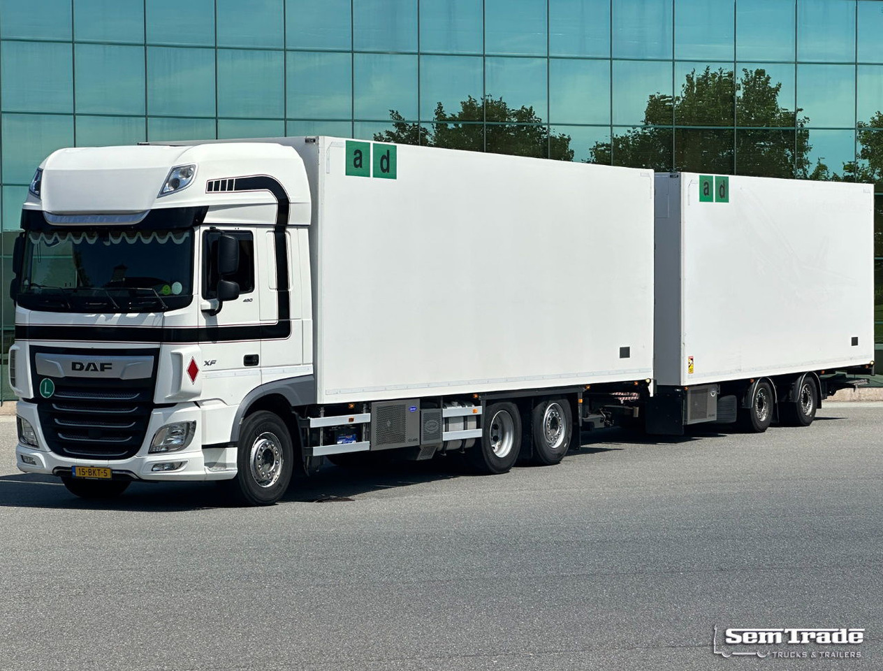 DAF XF 480 FAR SSC 2x Tail Lift 50 CC Trolleys Carrier TRS Iceland Super Condition NL-Combi - Refrigerator truck: picture 1 DAF XF 480 FAR SSC 2x Tail Lift 50 CC Trolleys Carrier TRS Iceland Super Condition NL-Combi - Refrigerator truck: picture 1