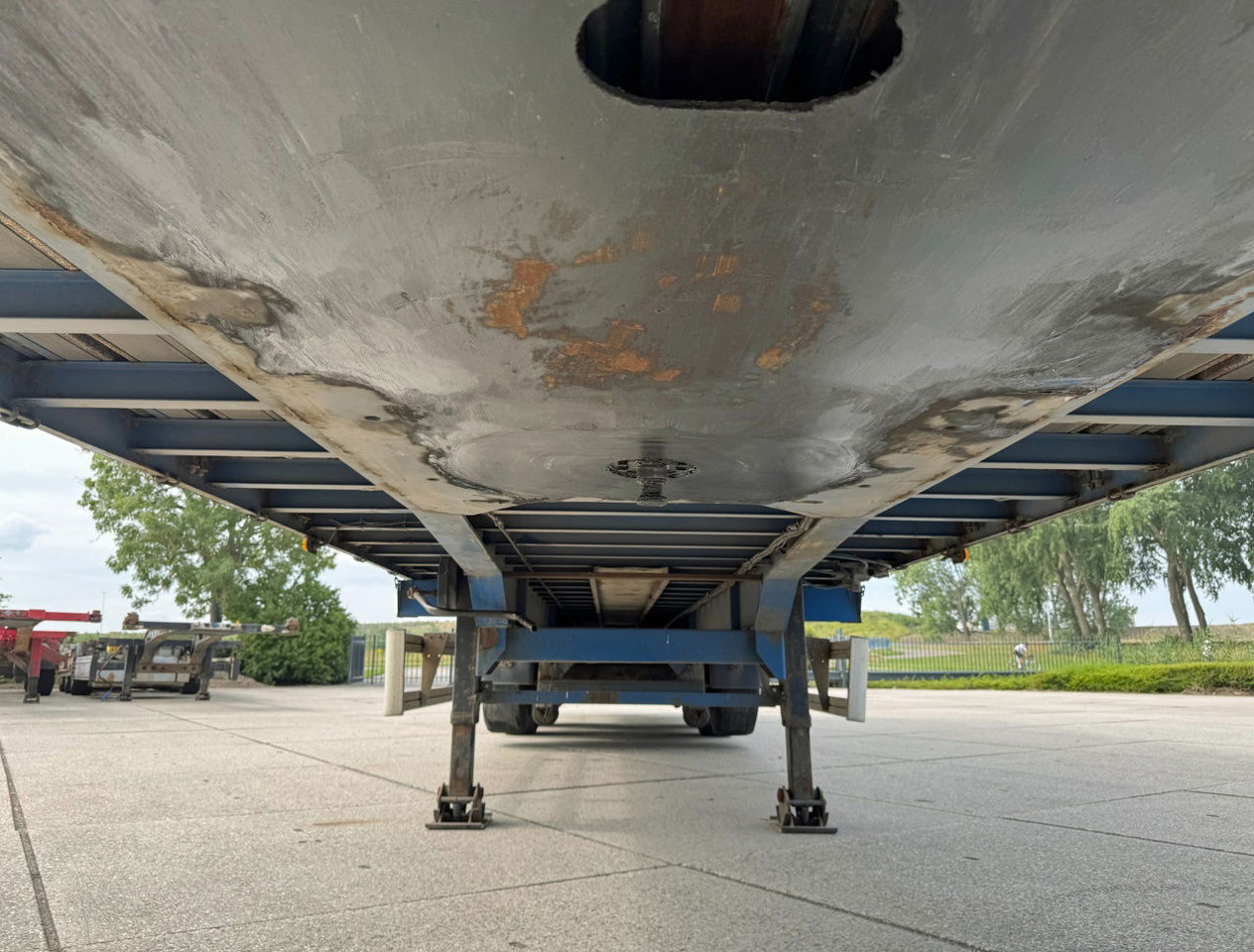 Curtainsider semi-trailer Renders 3 Axle Disc Brakes Lift Axle Nice Chassis Wooden Floor Sliding Roof: picture 12