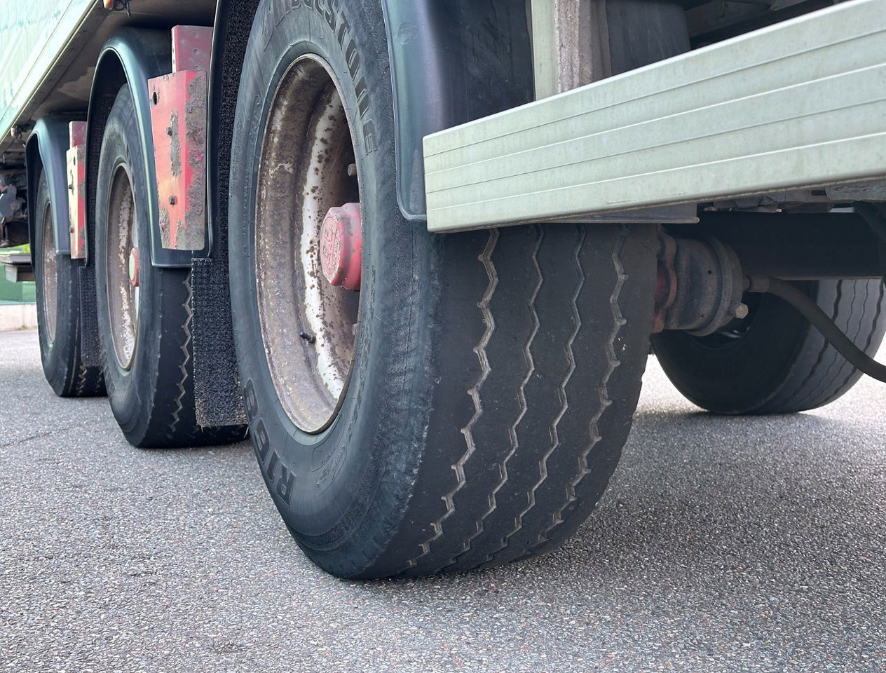 Refrigerator semi-trailer Renders Chereau Carrier Maxima 1300 Steering Axle Tail Lift Belgium Trailer: picture 14