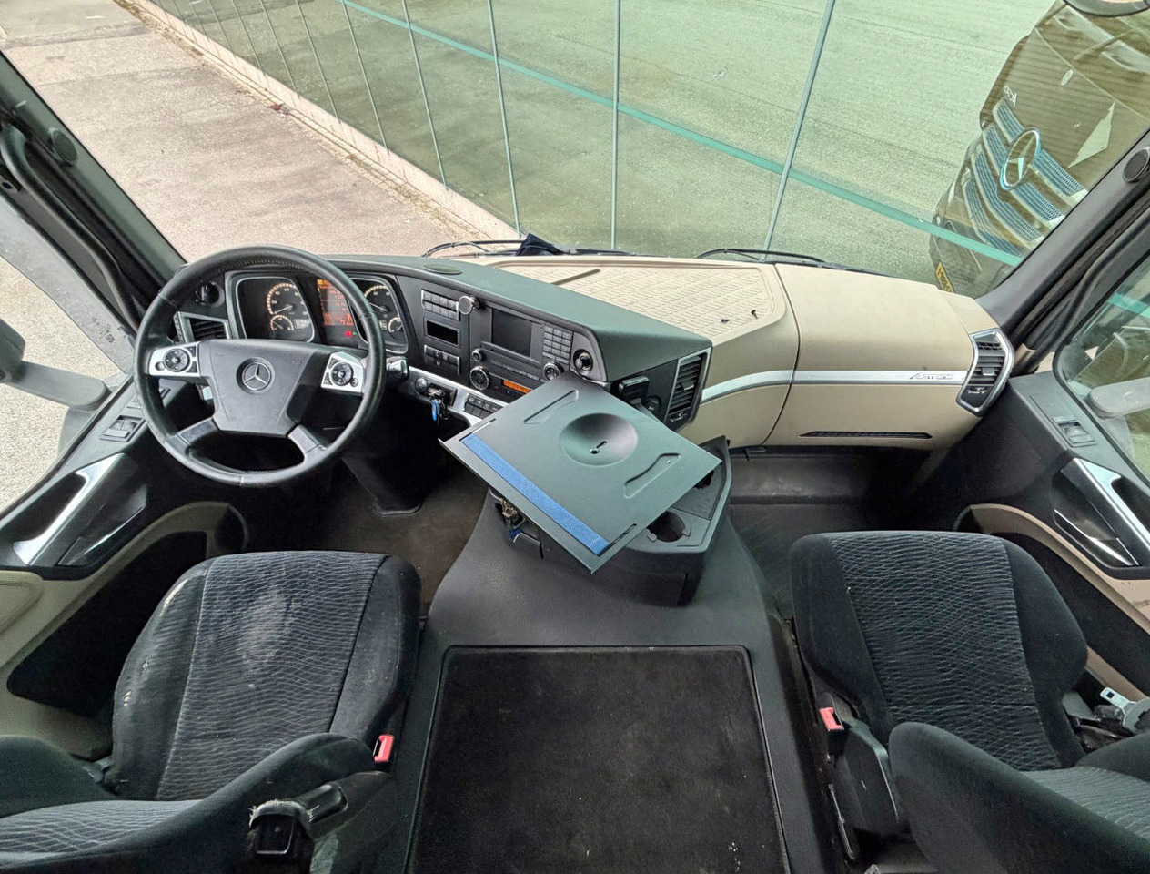 Tractor unit Mercedes-Benz Actros 2542 Euro 6 Full Spoiler 886.000 KM Holland-Truck: picture 9