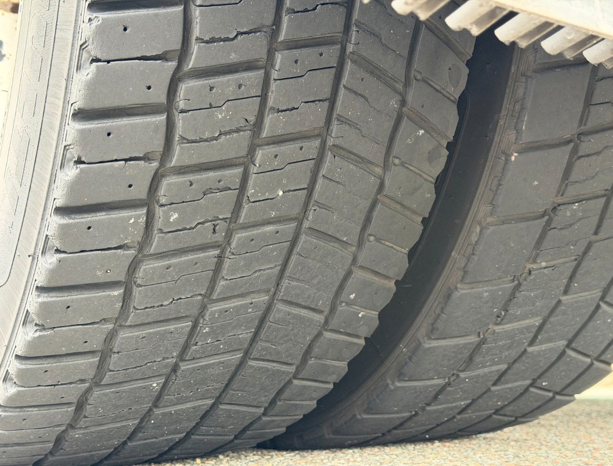 Tractor unit Mercedes-Benz Actros 2542 Euro 6 Full Spoiler 886.000 KM Holland-Truck: picture 22