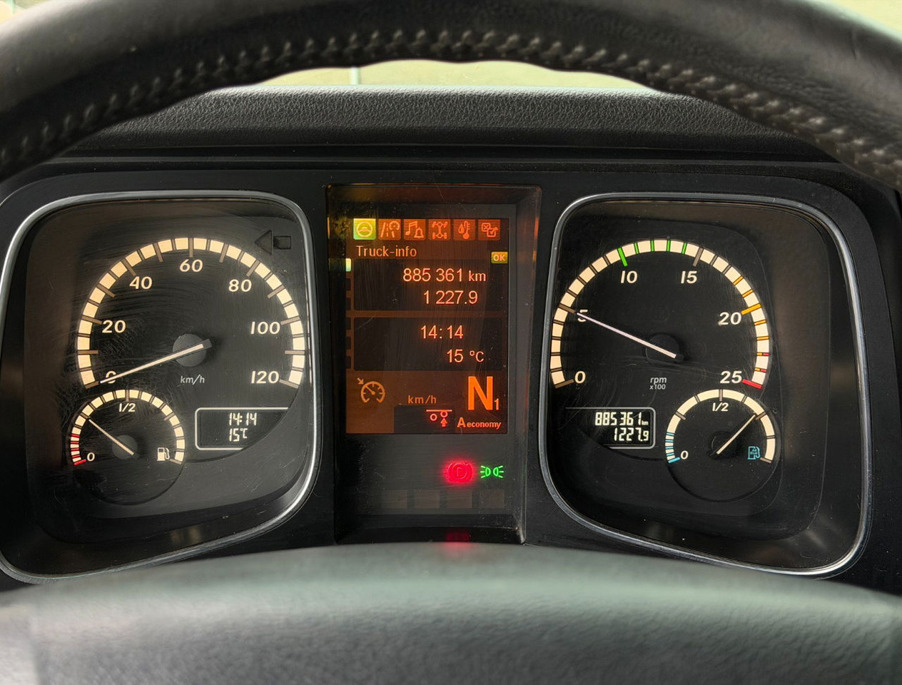 Tractor unit Mercedes-Benz Actros 2542 Euro 6 Full Spoiler 886.000 KM Holland-Truck: picture 12