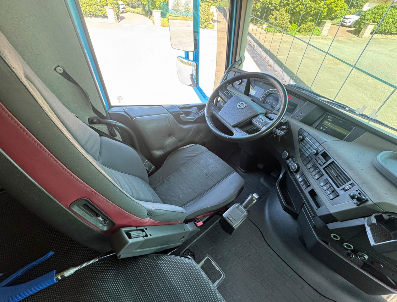 Tractor unit Volvo FH 500 6X2 Full AIR 671.000 KM 2x Tanks TOP Condition NL Truck: picture 8